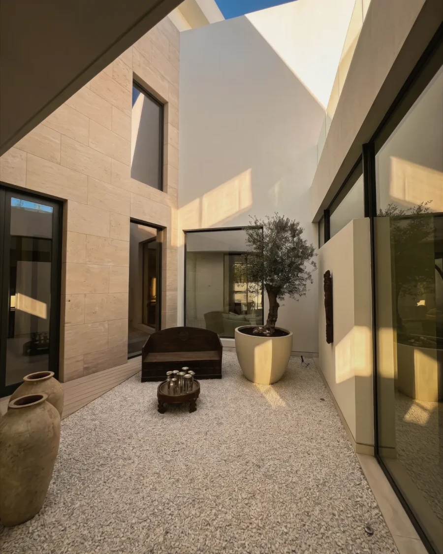 Shift House — Shift court warm